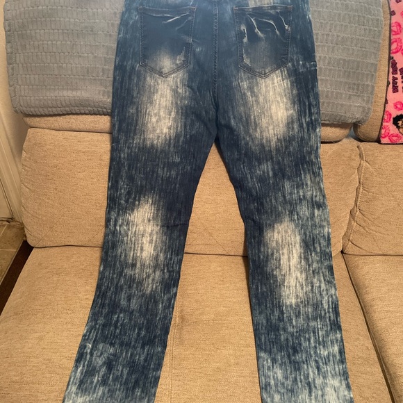 Blue connection - Picture 2 of 3